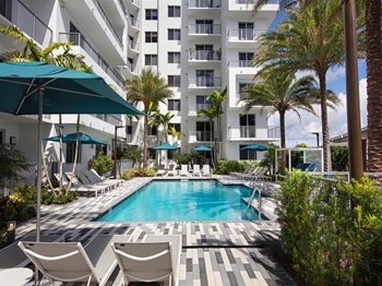 Building & Pool - Photo Gallery 5