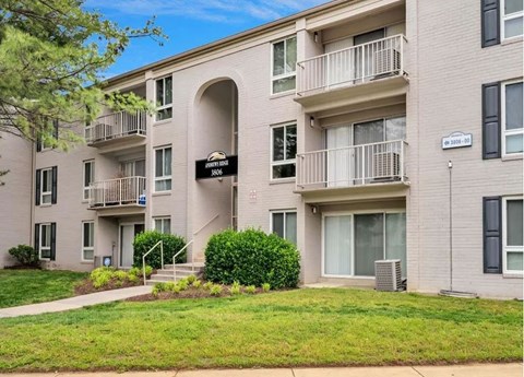 Apartment building with balconies and a sign that reads "1000 block of 3rd St.".