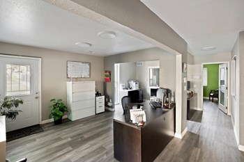 leasing office - Photo Gallery 2