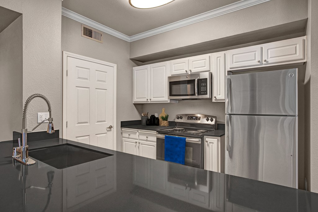 Broadleaf Apartments