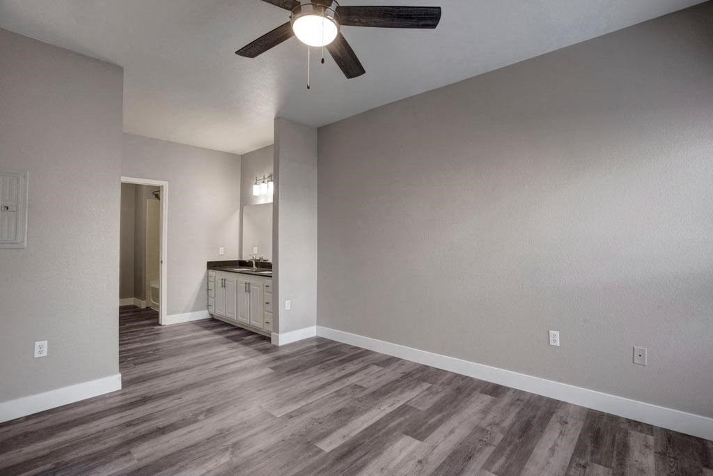 Broadleaf Apartments