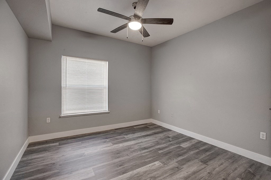 Broadleaf Apartments