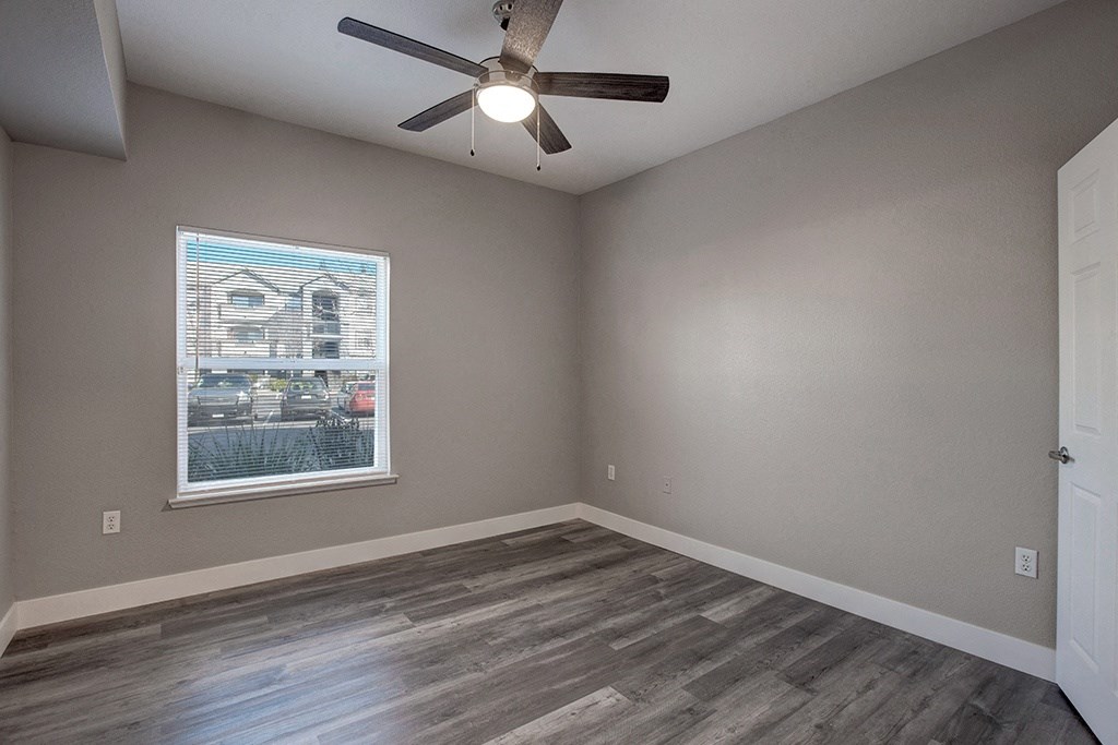 Broadleaf Apartments