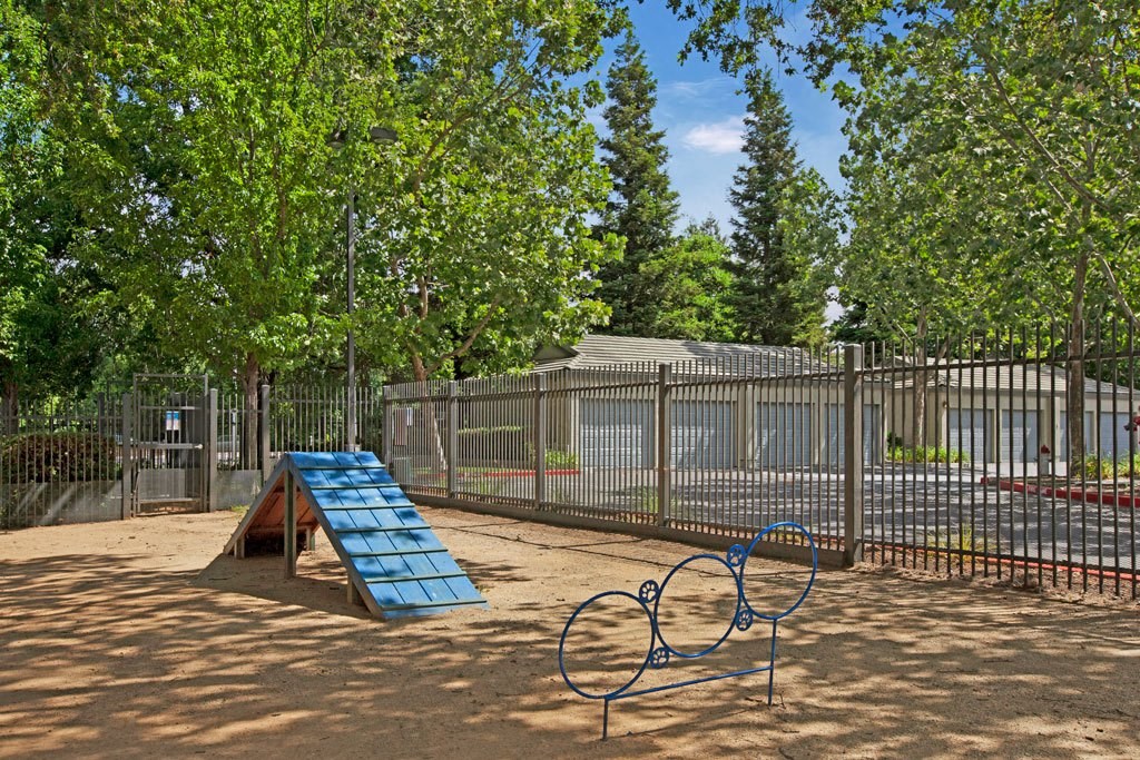 Broadleaf Apartments