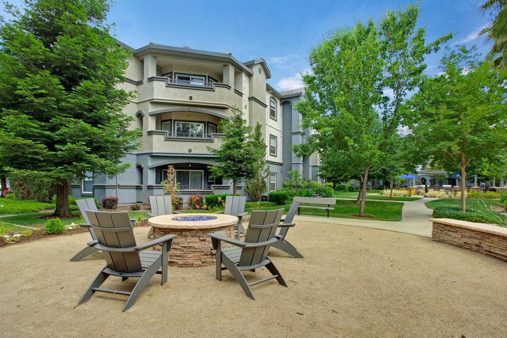 Broadleaf Apartments