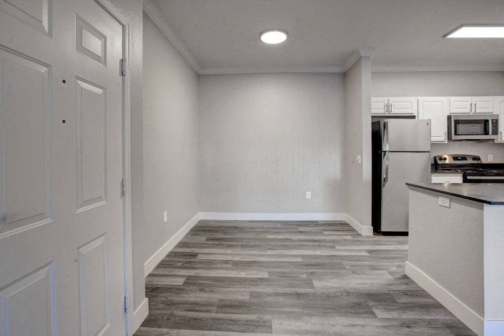 Broadleaf Apartments