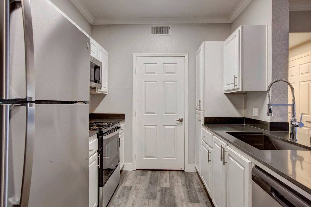 Broadleaf Apartments