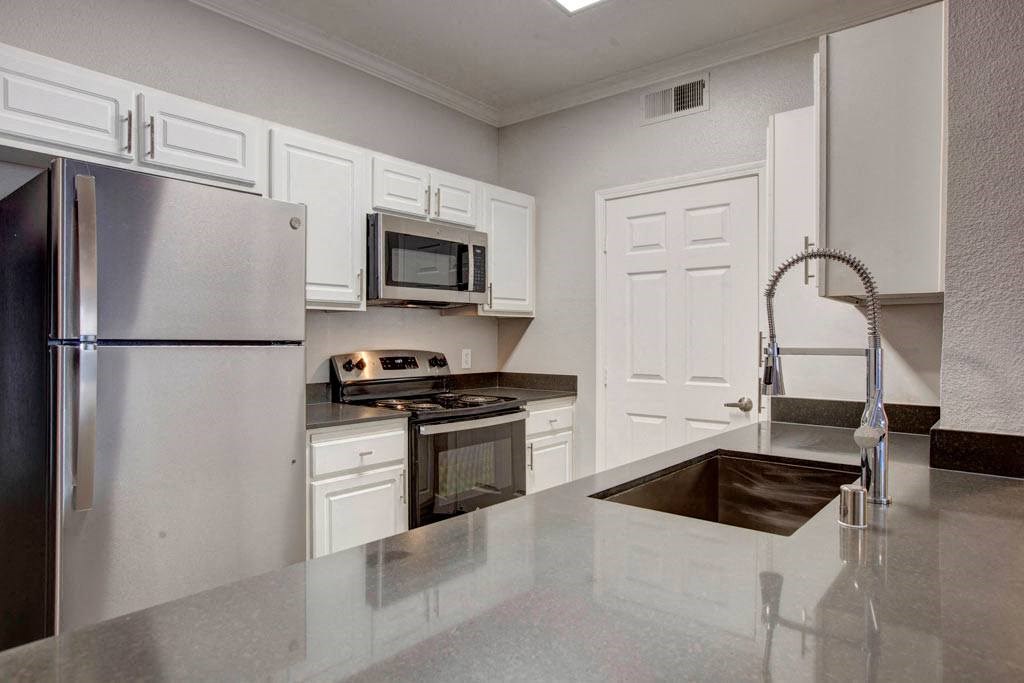 Broadleaf Apartments