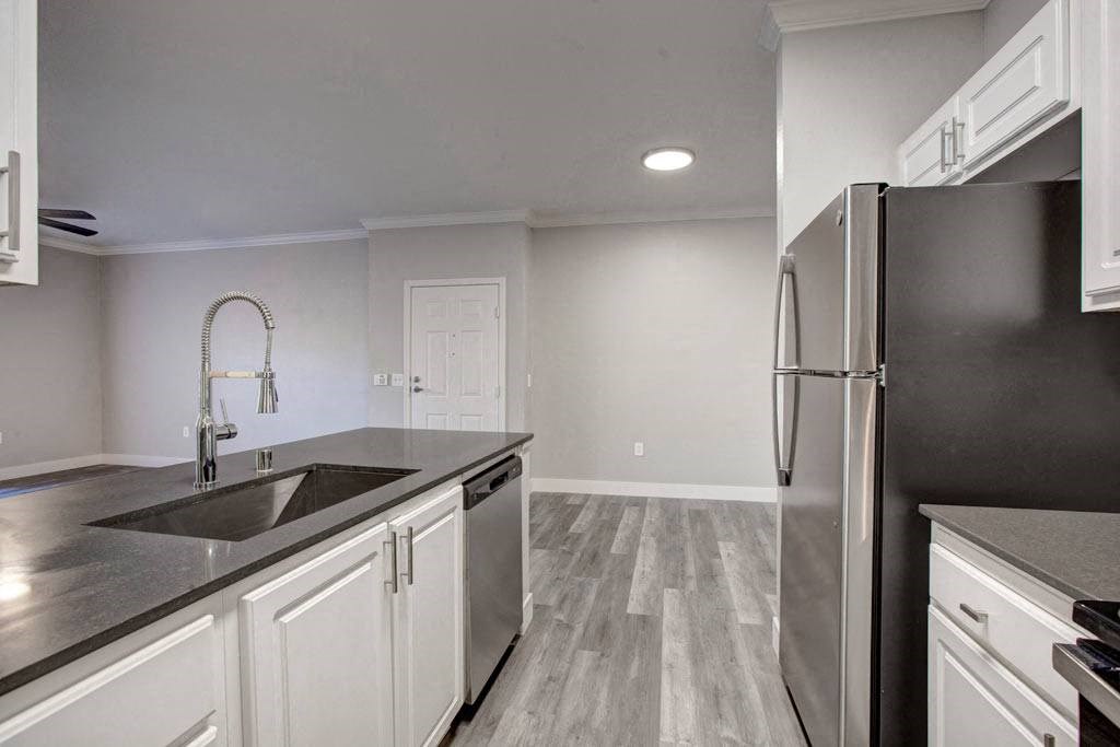 Broadleaf Apartments