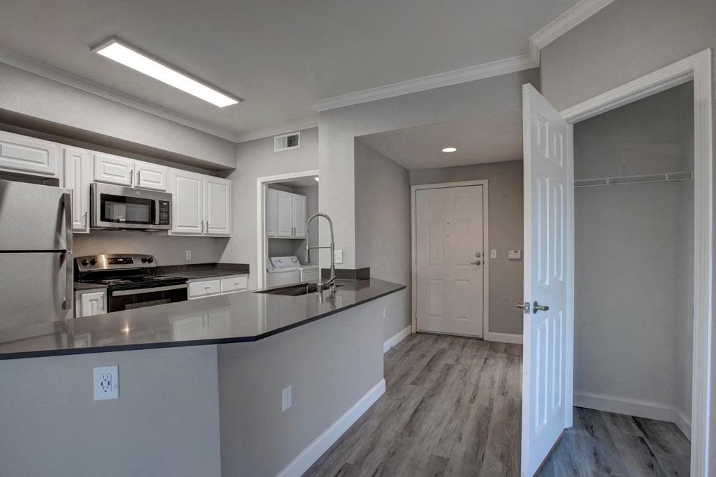 Broadleaf Apartments