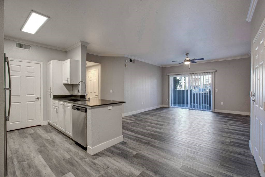 Broadleaf Apartments