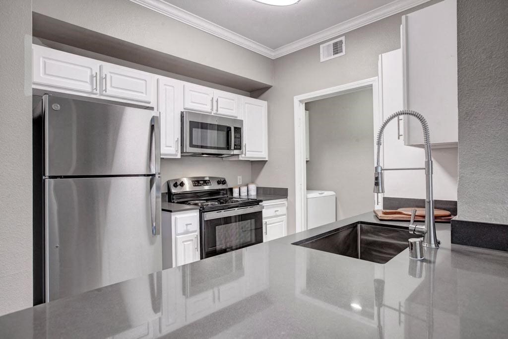 Broadleaf Apartments