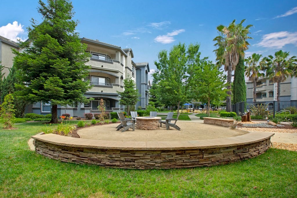 Broadleaf Apartments