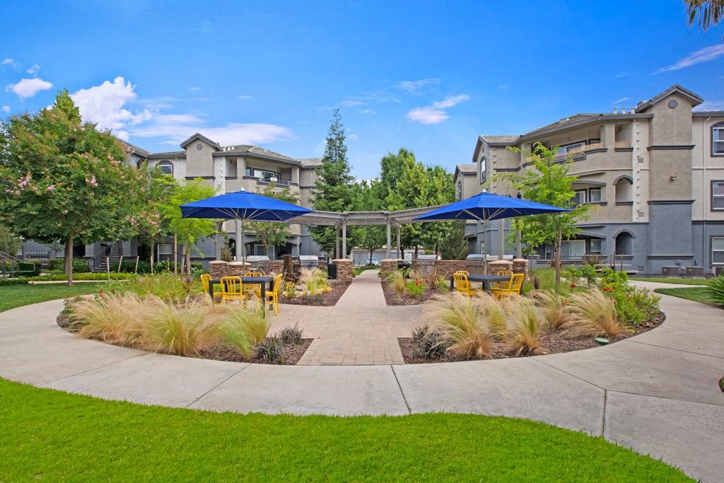 Broadleaf Apartments