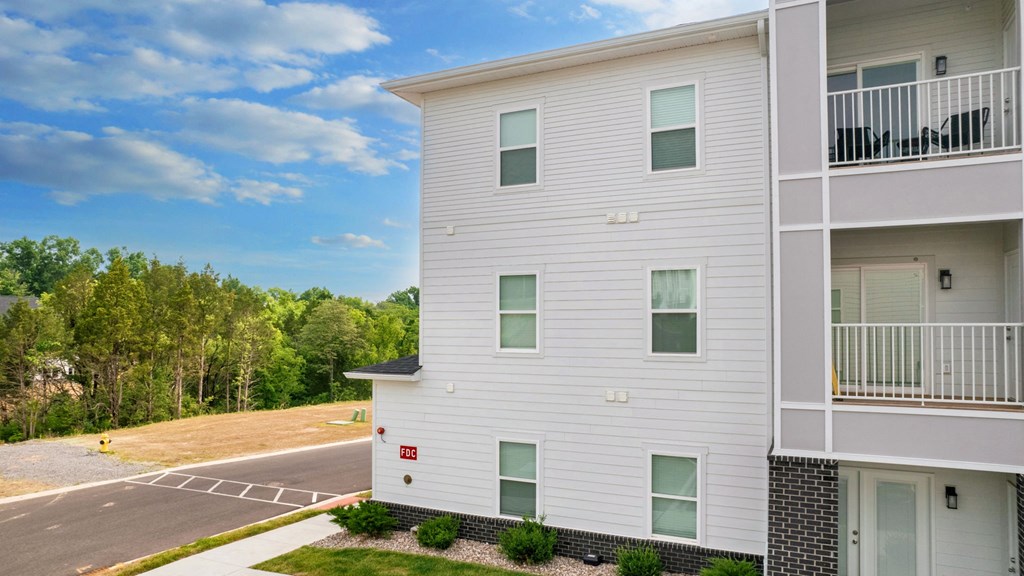 the preserve at ballantyne commons exterior of apartment building