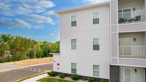 the preserve at ballantyne commons exterior of apartment building