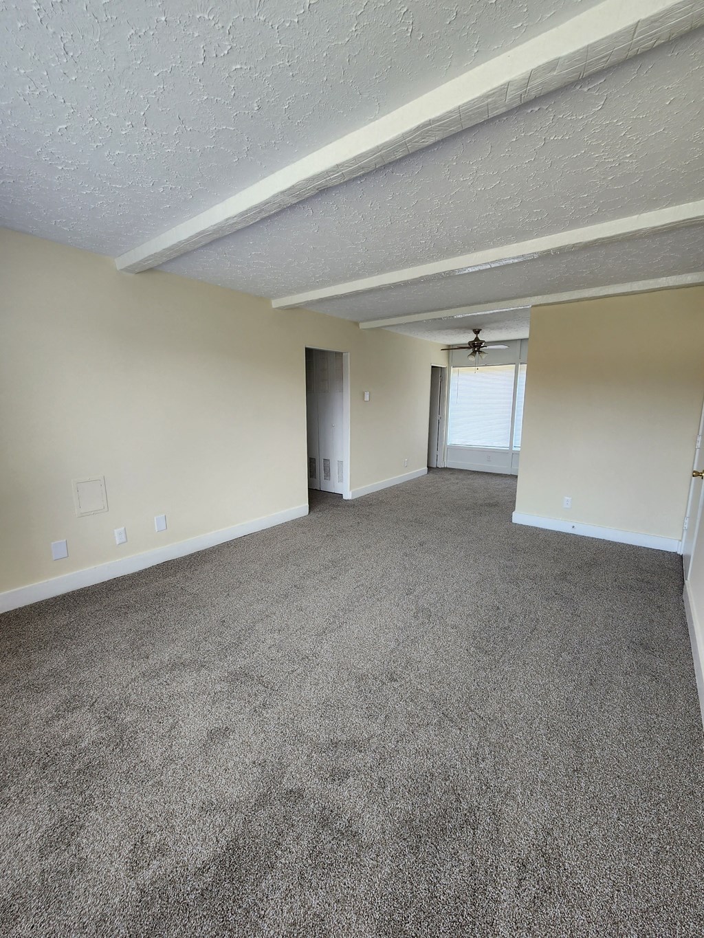 Forest Hill - Livingroom