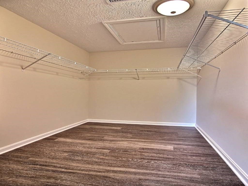 an empty room with a closet and a light on the ceiling