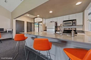 Resident Lounge with Wifi - Photo Gallery 7