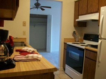 1237 Devonshire Place 1-2 Beds Apartment for Rent - Photo Gallery 3