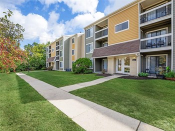 6401 Woods Edge N Dr, 1-3 Beds Apartment, Townhouse for Rent - Photo Gallery 2