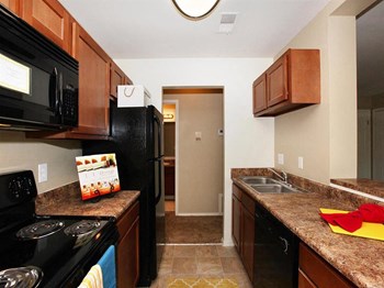 860 Deerfield Blvd 1-3 Beds Apartment for Rent - Photo Gallery 6