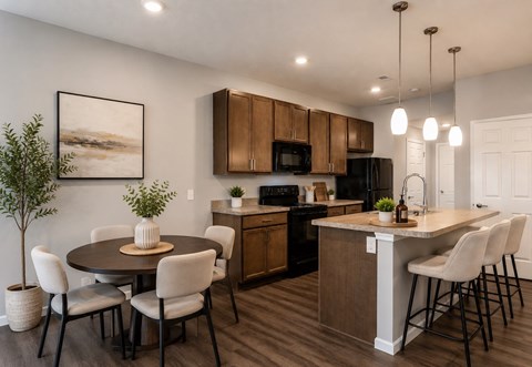 1000 Oak St 2 Beds Apartment for Rent
