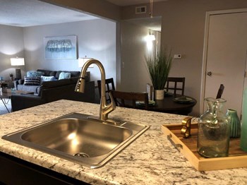 2323 N. Woodlawn Street 1-3 Beds Apartment for Rent - Photo Gallery 2