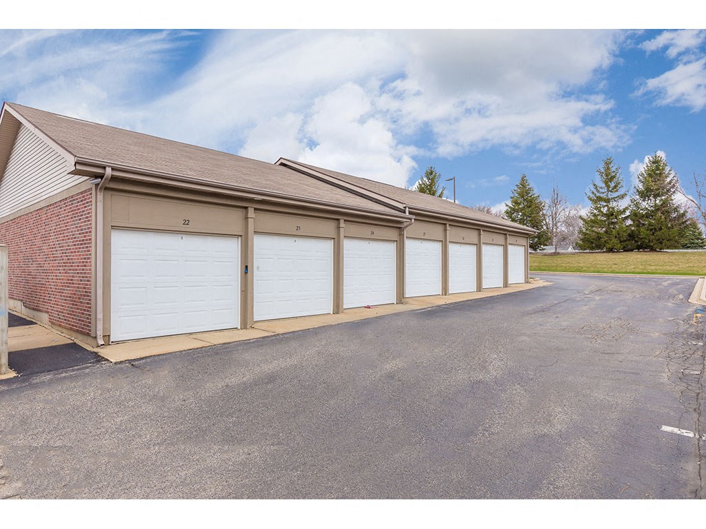 Randall Village Apartments- Crystal Lake, IL - Garage