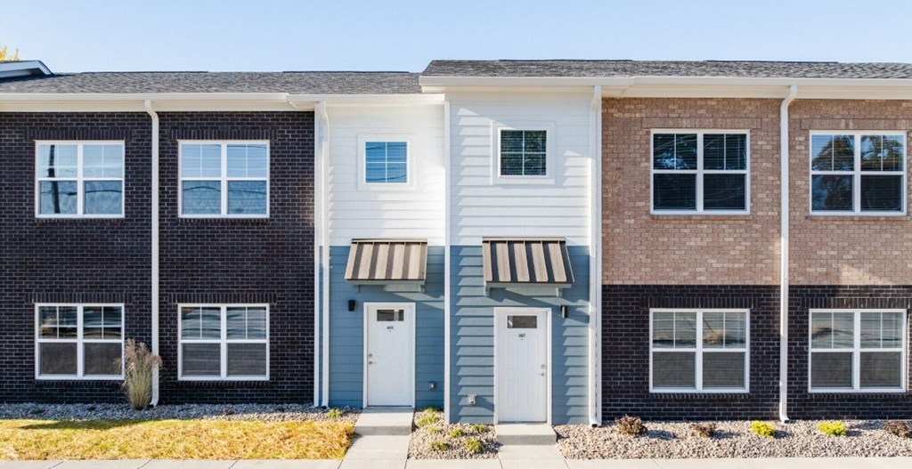A row of townhouses with different colored exteriors.
