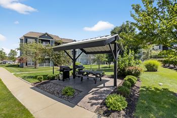 Picnic Area With BBQ at Aventura at Richmond, Missouri, 63376
