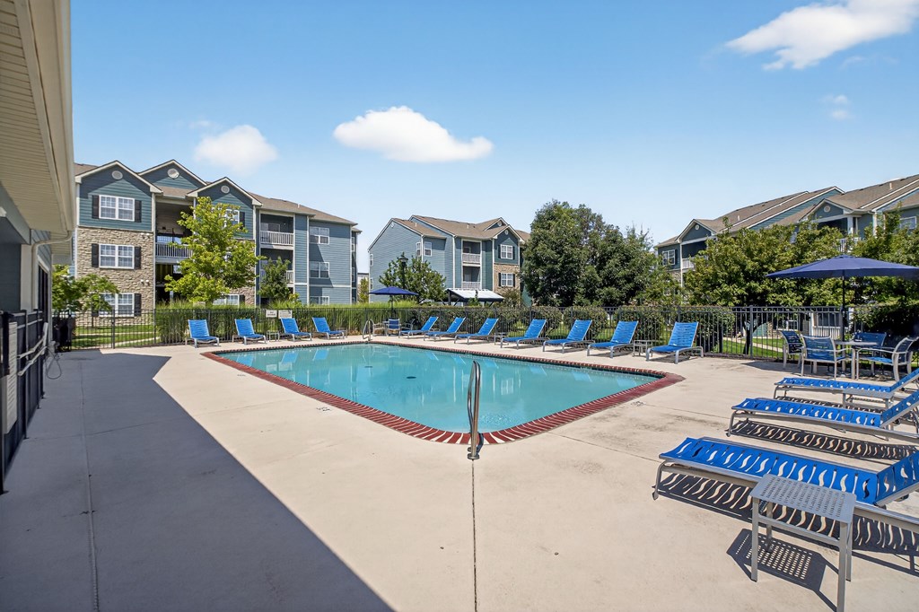 A swimming pool at Aventura at Richmond, Missouri