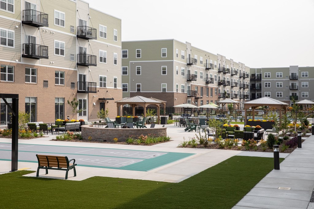a courtyard with benches and table at The Edison at Rice Creek, Minnesota, 55126