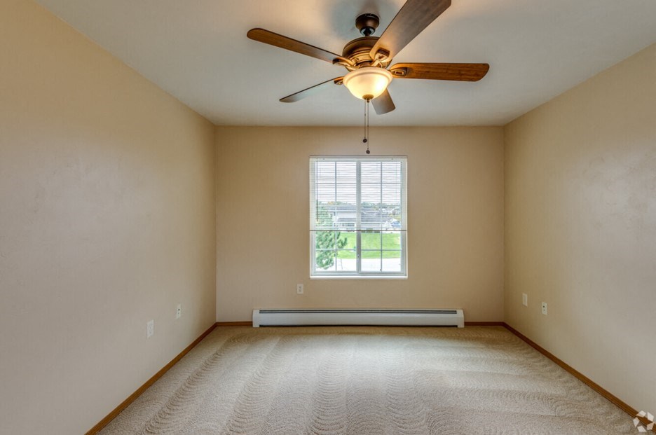 Upper Pineview,  Hall Bedroom, 2 Bed/2 Bath