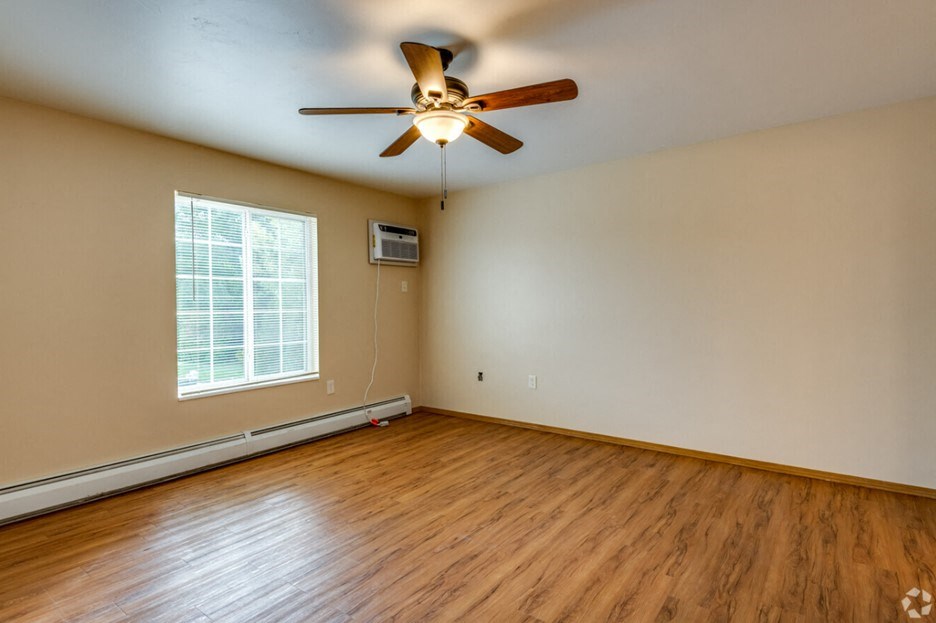 Upper Corner Pineview, Bedroom, 2 Bed/2 Bath