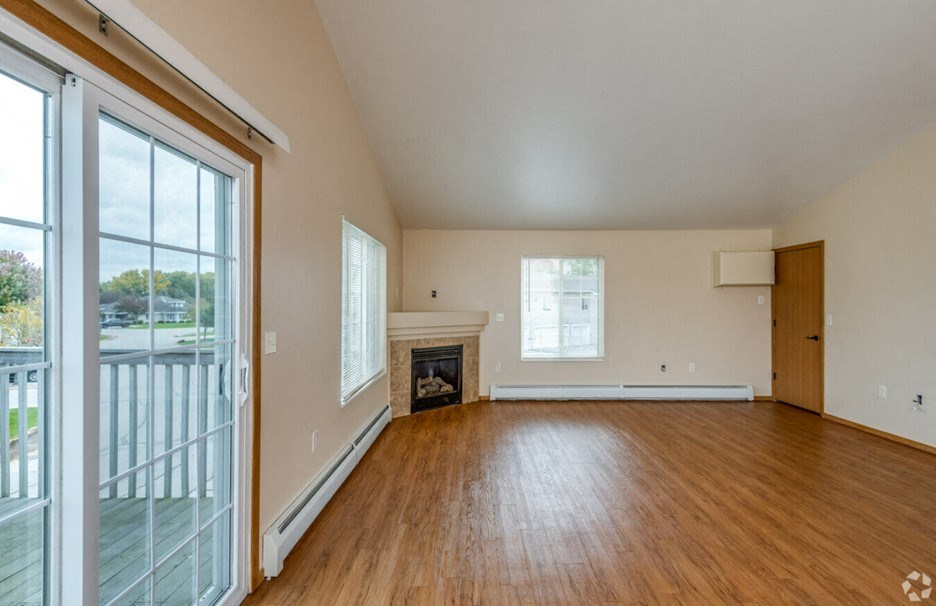 Upper Corner Pineview, Living Area, 2 Bed/2 Bath