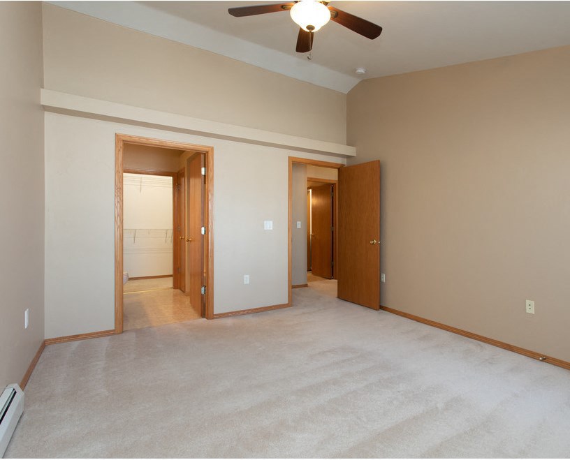 Upper Lakeside Primary Bedroom, 2 Bed/2 Bath