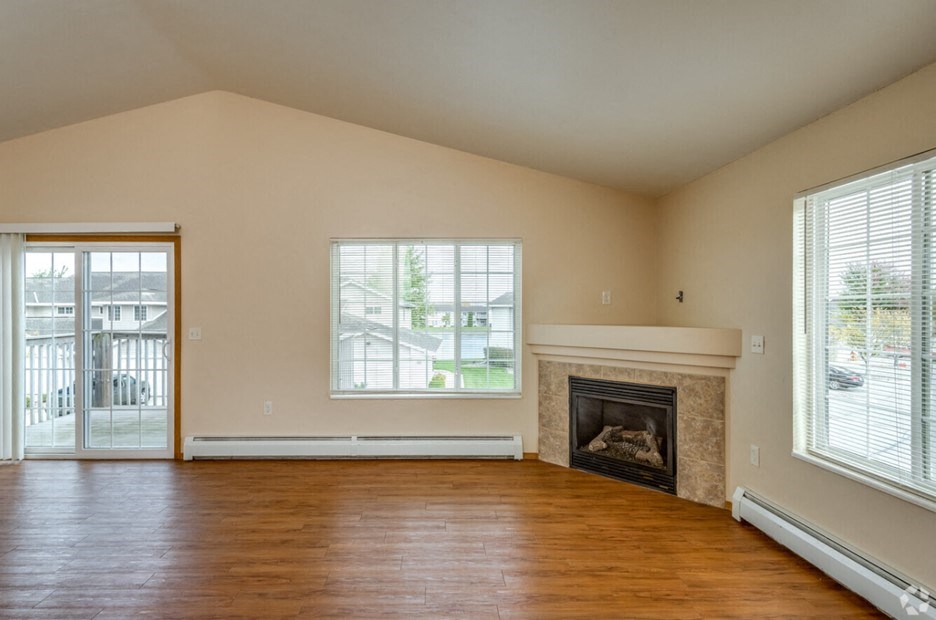 Upper Corner Pineview, Living Area, 2 Bed/2 Bath