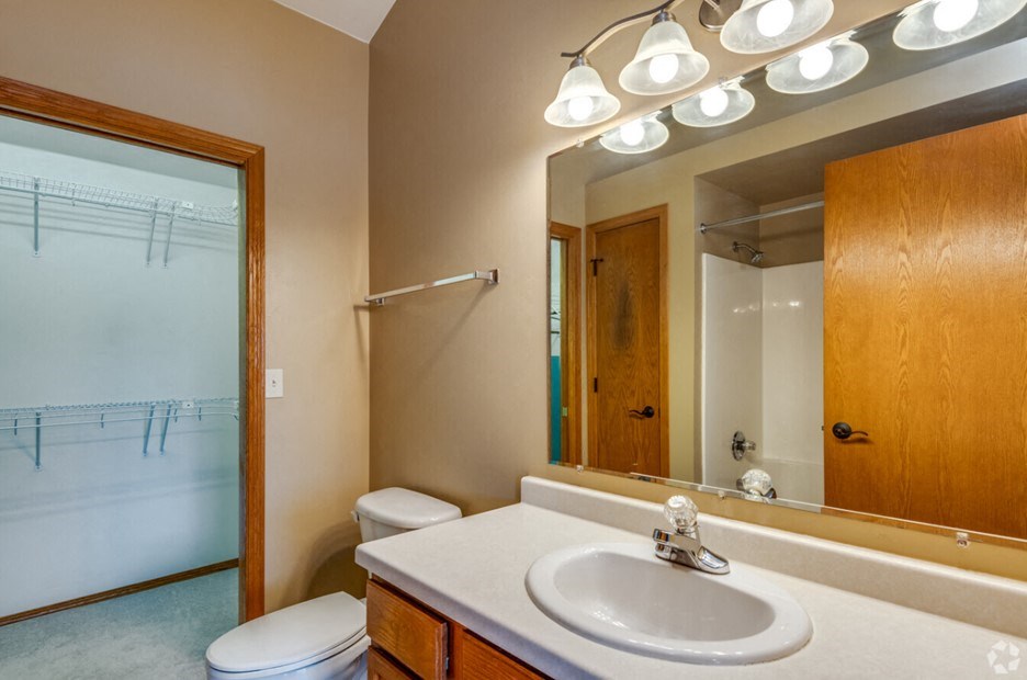 Upper Lakeside Primary Bathroom, 2 Bed/2 Bath
