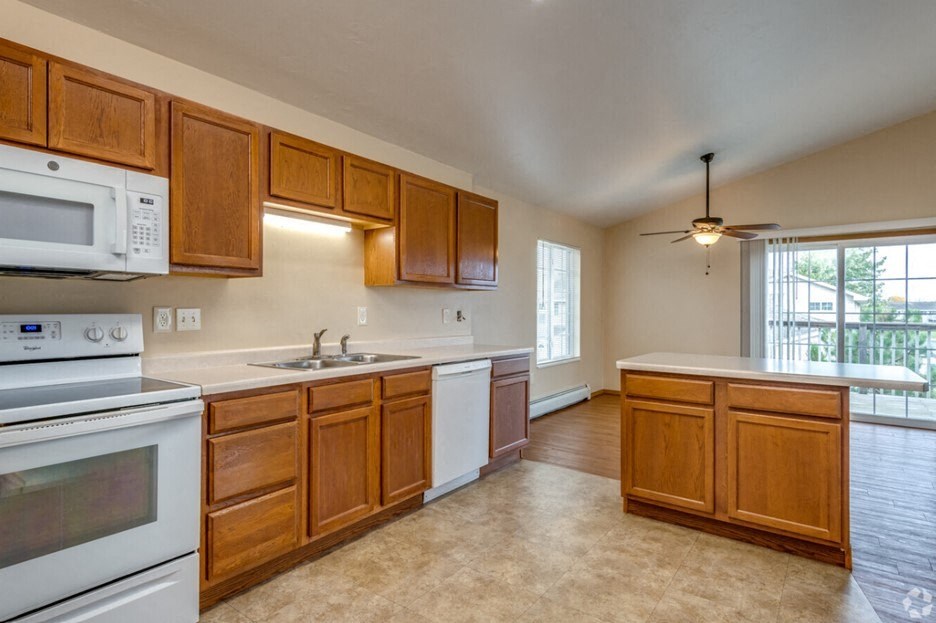 Upper Corner Pineview, Kitchen/Dining, 2 Bed/2 Bath