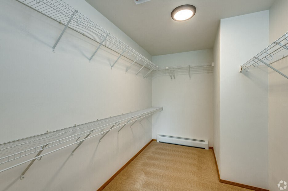 Upper Pineview, Primary Bedroom Closet, 2 Bed/2 Bath