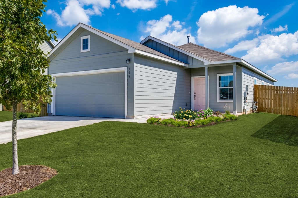 Linea Stillwater Rental Homes Model Home Exterior and Driveway