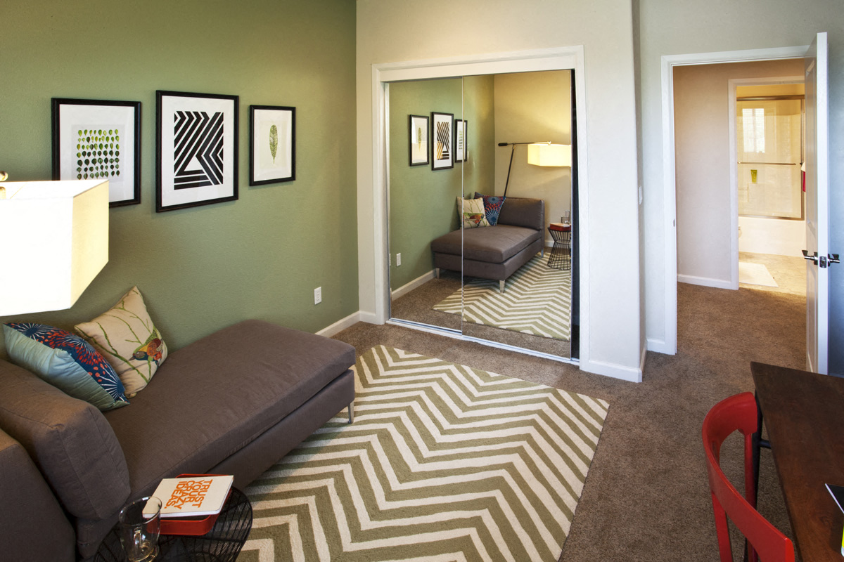 Grandridge Place Apartments Guest Bedroom