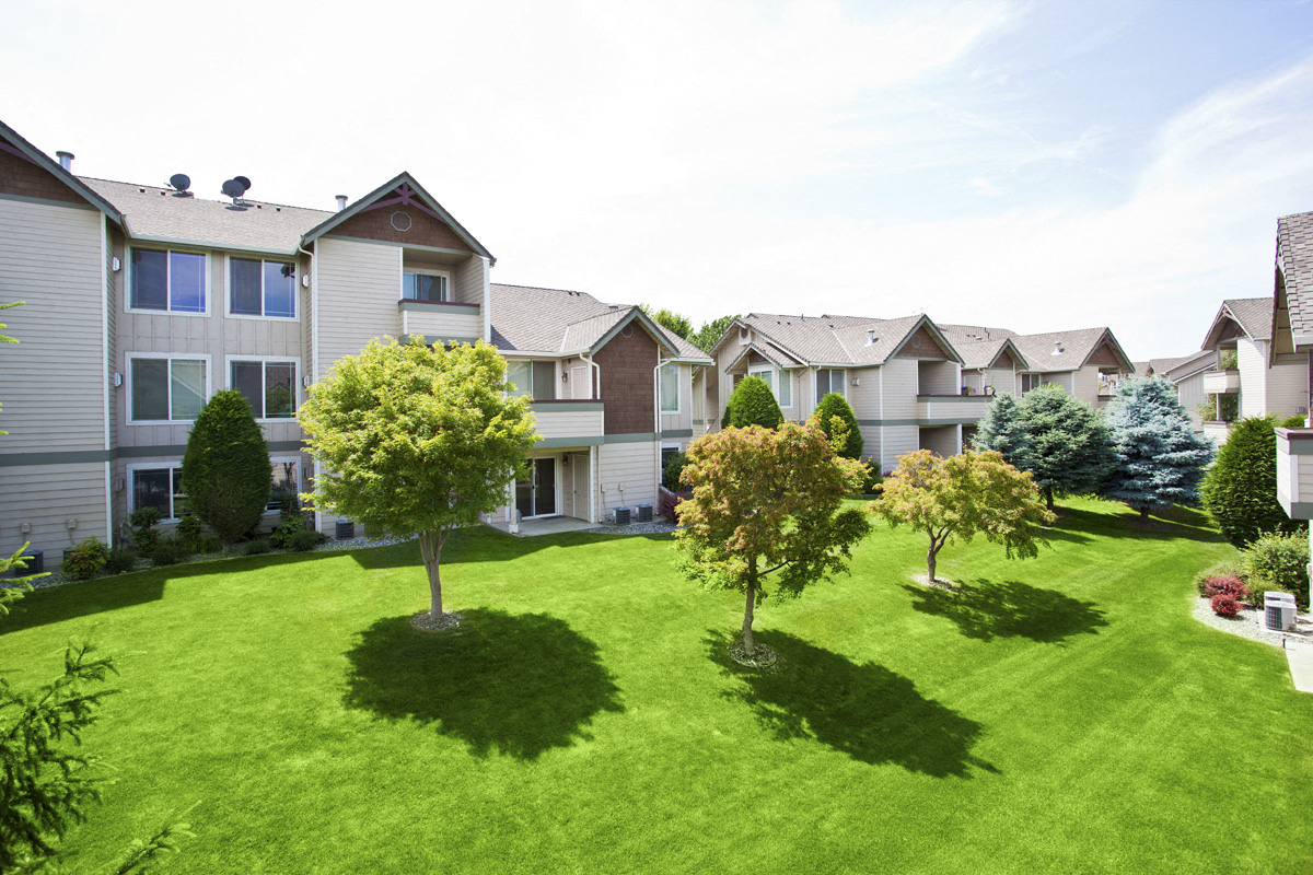 Grandridge Place ApartmentsGreen Landscape