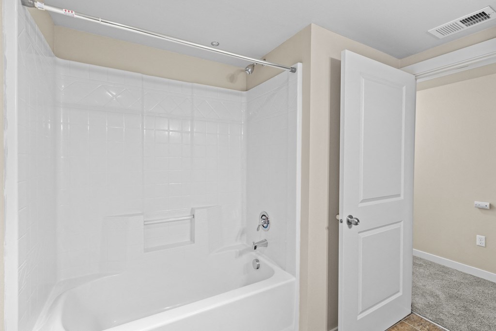 Island View Apartments 1 Bedroom Vacant Bathroom and Shower