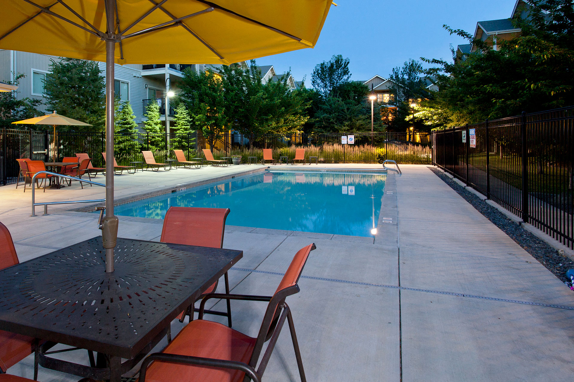 Island View Apartments Richland, Washington Community Pool Deck