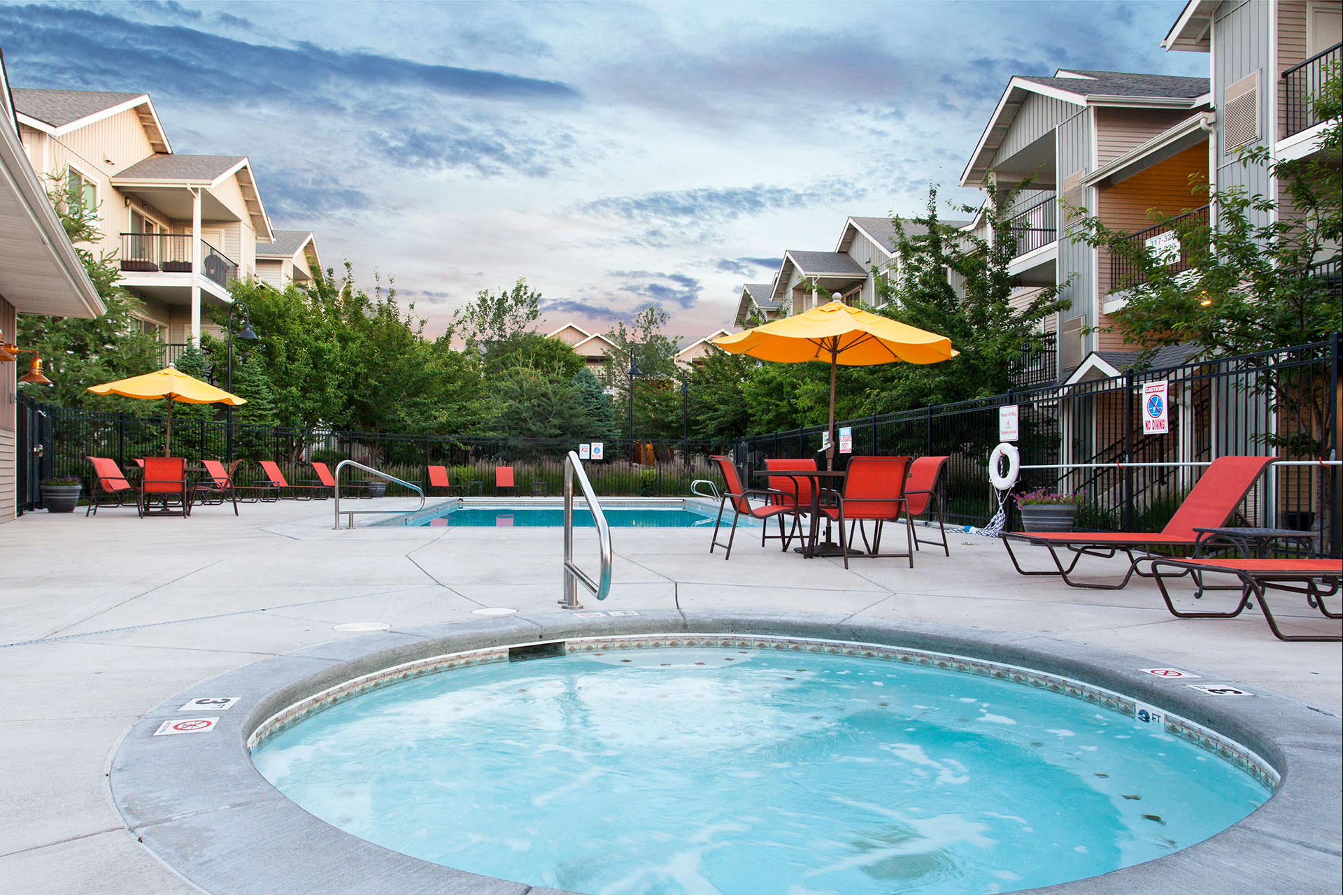 Island View Apartments Community Pool and Spa