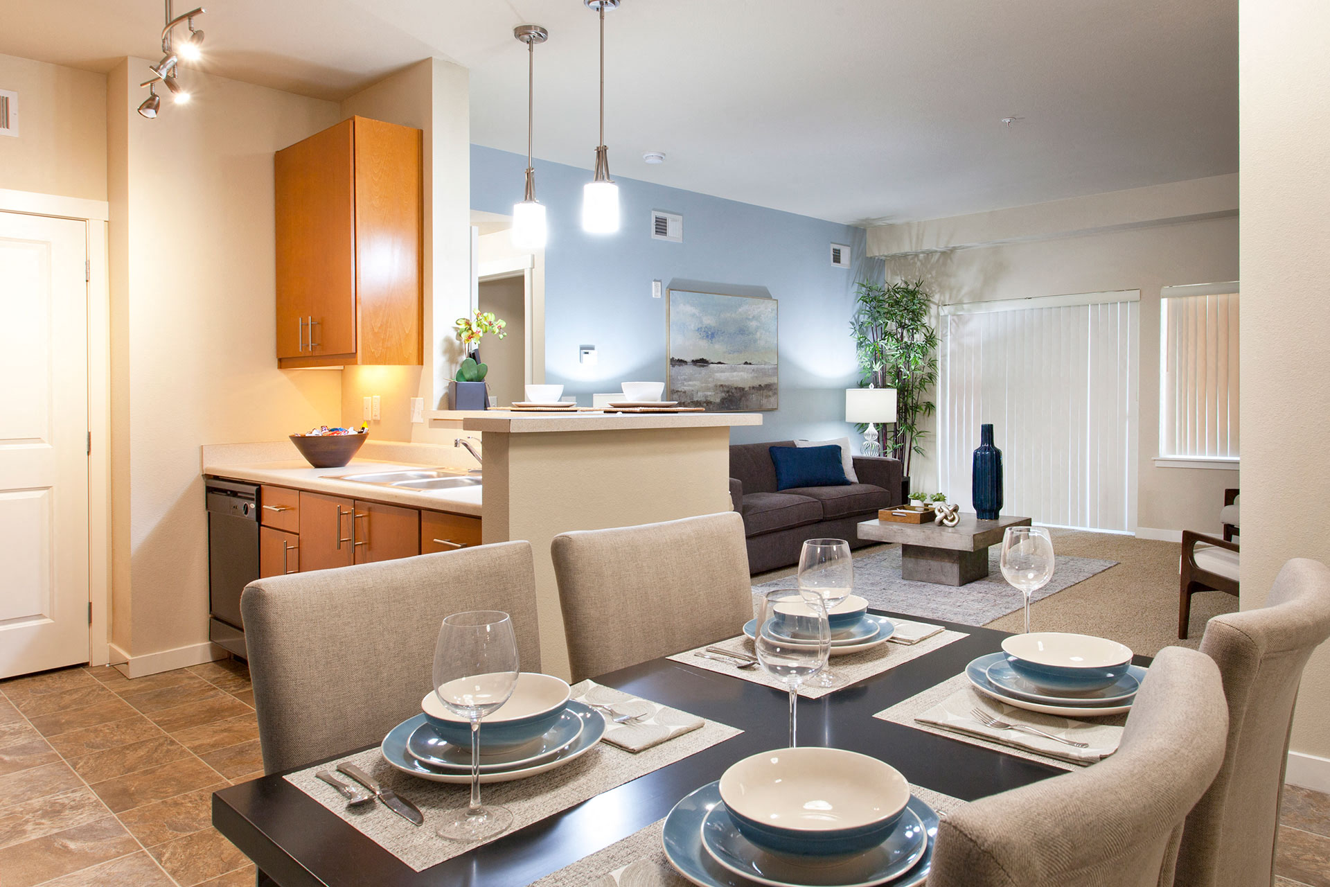 Island View Apartments Dining Room and Kitchen