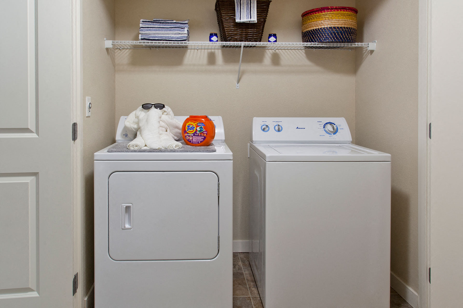 Island View Apartments Washer and Dryer