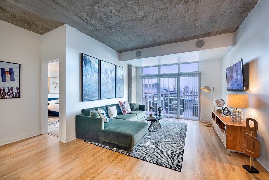 10- to 11-Foot Ceilings